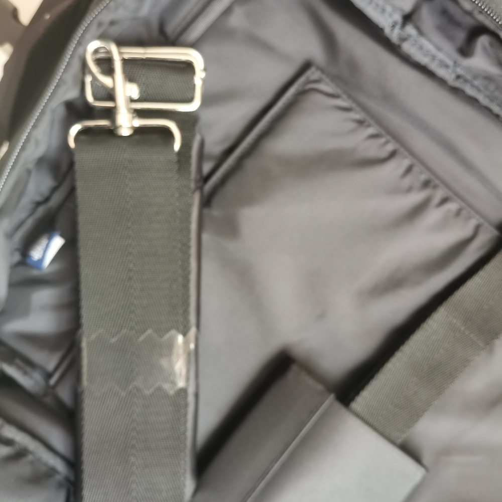 GAP TRAVEL AND LAPTOP BAG - Picture 12 of 16